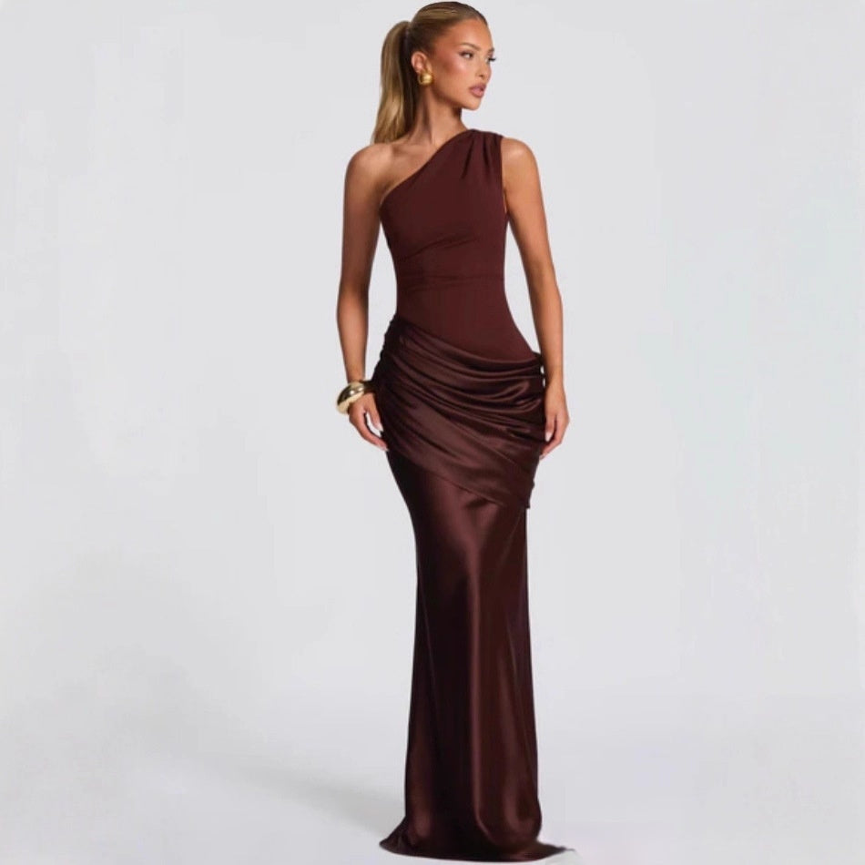 Élégante robe longue pour femme à une épaule
