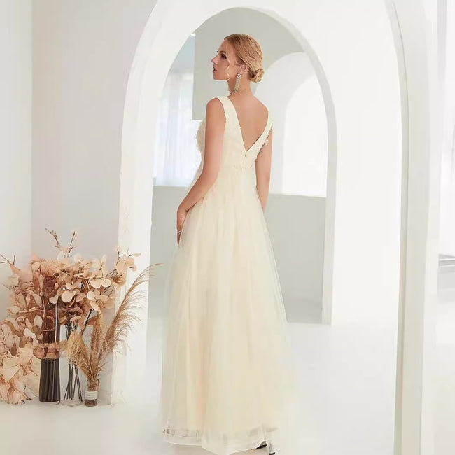 V-neck Sleeveless Lace Wedding Dress Main Image