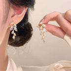 Japanese Style Minimalist Gold Flower Stud Earrings  Dainty Elegant Alloy Floral Statement Jewelry For Women Daily Wear