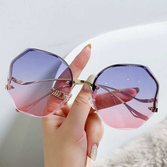 Fashionable UV Protection Sunglasses For Women Main Image