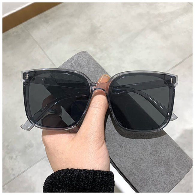 New Glasses Men And Women Black Frame Sunglasses Main Image
