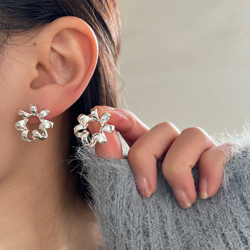 Fashion Jewelry Trendy Circle Twists Stud Earring For Women Simple Temperament Hyperbole Gold Color Ear Daily Wear Jewelry Party Gifts