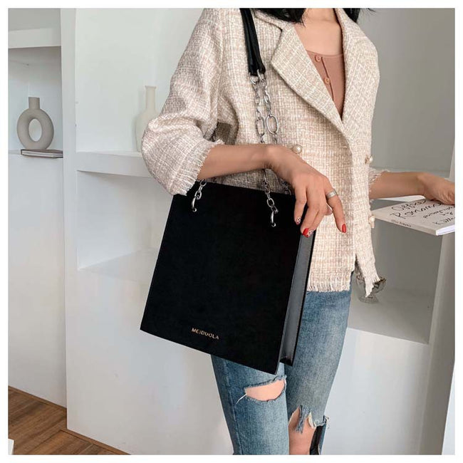 Chain Bag Retro Shoulder Tote Bag Hover Image