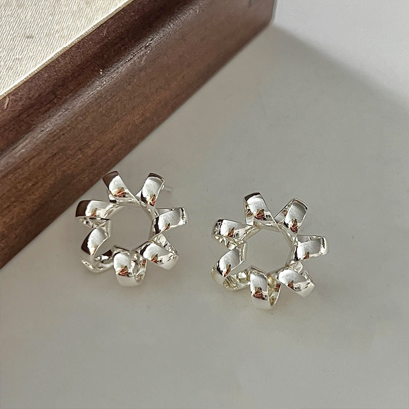 Fashion Jewelry Trendy Circle Twists Stud Earring For Women Simple Temperament Hyperbole Gold Color Ear Daily Wear Jewelry Party Gifts