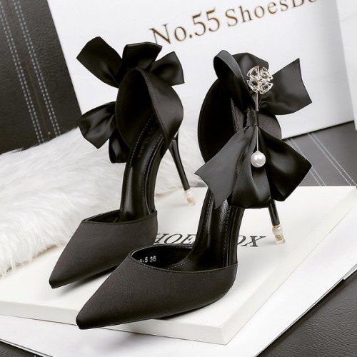 Pointed high heels Main Image