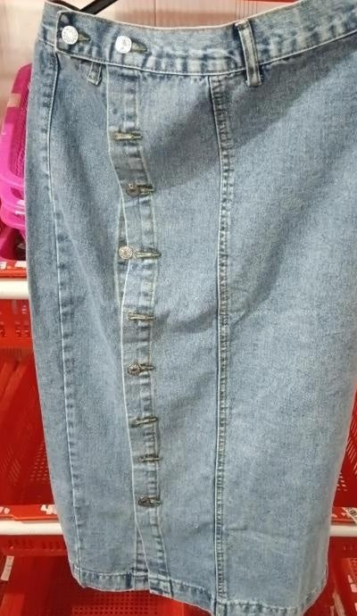 Jupe en jean taille haute à fente irrégulière boutonnée