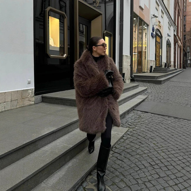 Soft Mid-length Faux Fur Coat With A Peter Pan Collar Main Image