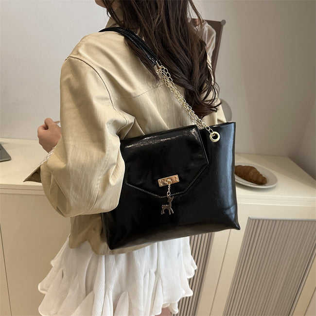 Large Capacity Chain Shoulder Bag For Women Hover Image