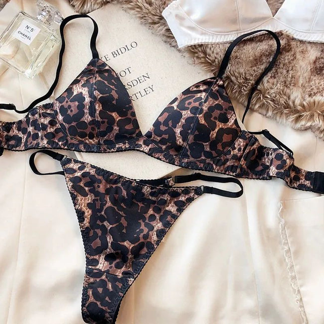 Womens Lightweight Wire-Free Comfort T-Panty Bra Set Hover Image