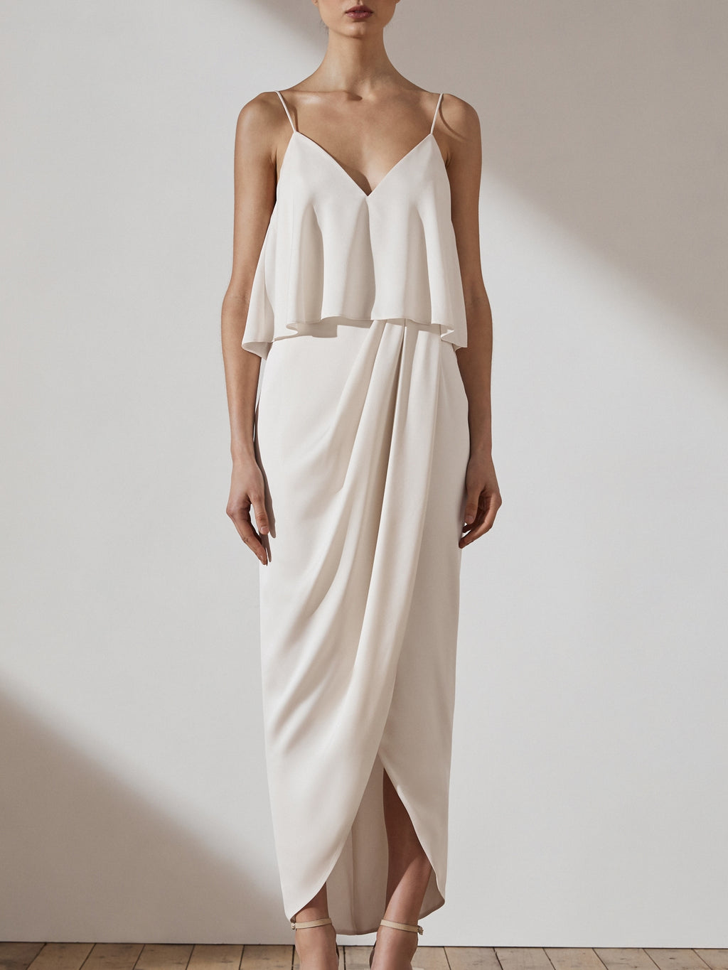 Simple Wedding DressSimple And Atmospheric Slim Fitting Long Off Shoulder Dress