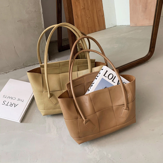 Single shoulder bag Hover Image