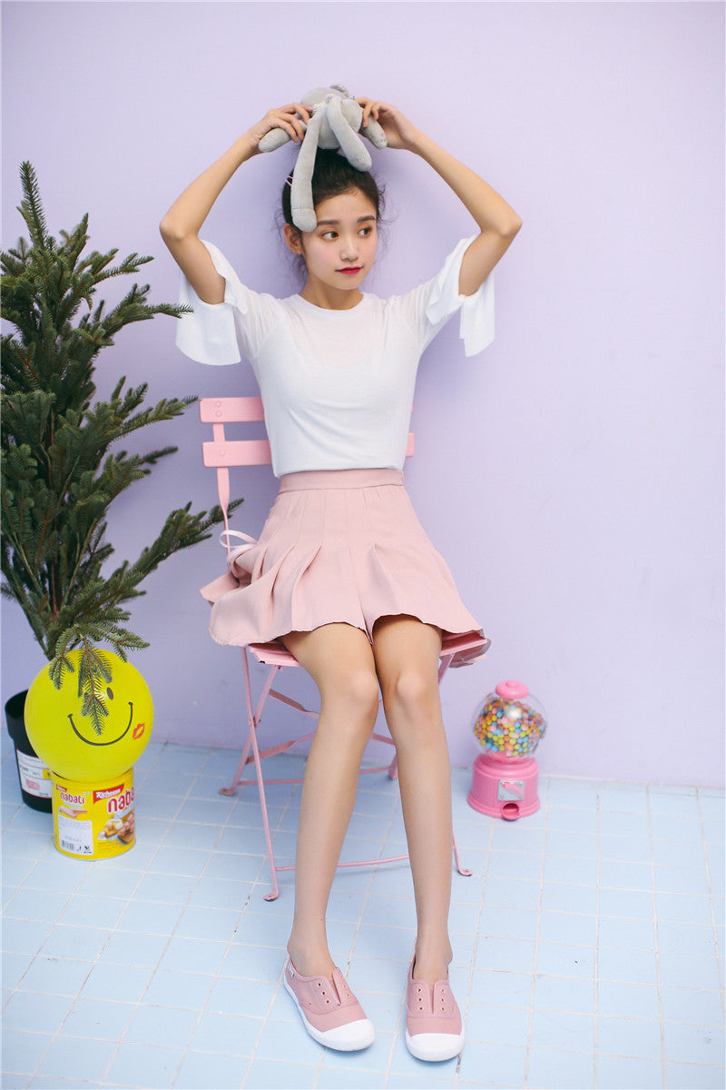 Pleated skirt with bow tie