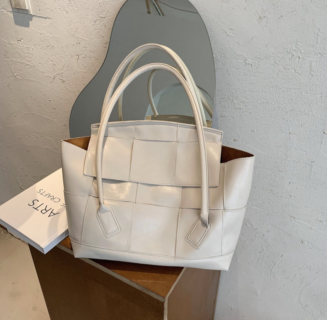Single shoulder bag