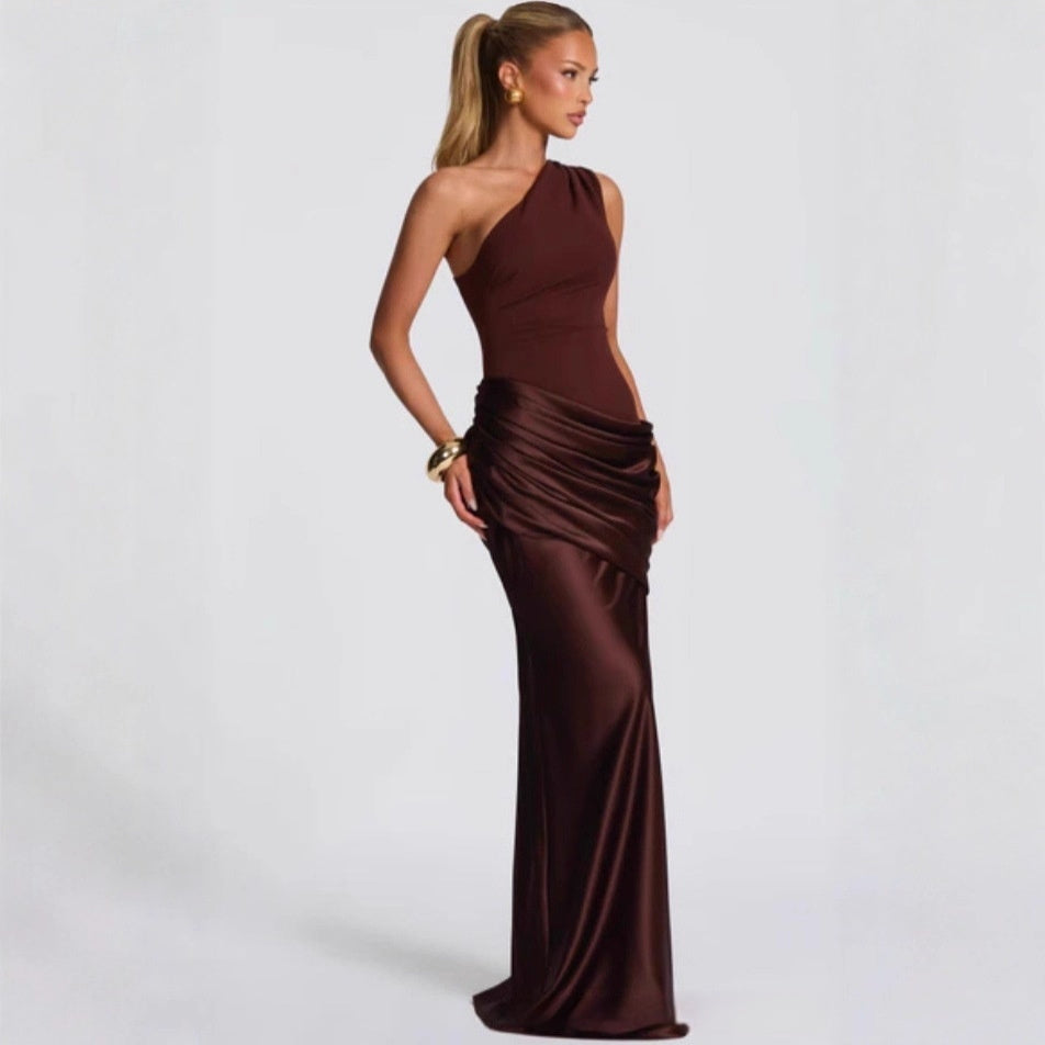 Élégante robe longue pour femme à une épaule