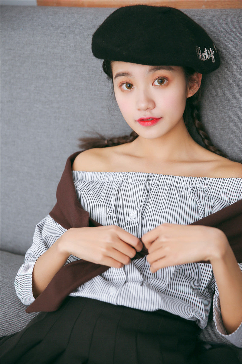Pleated skirt with bow tie