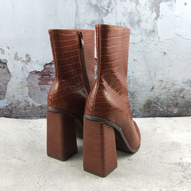 Casual Women's Short Boots With Thick Heels Main Image