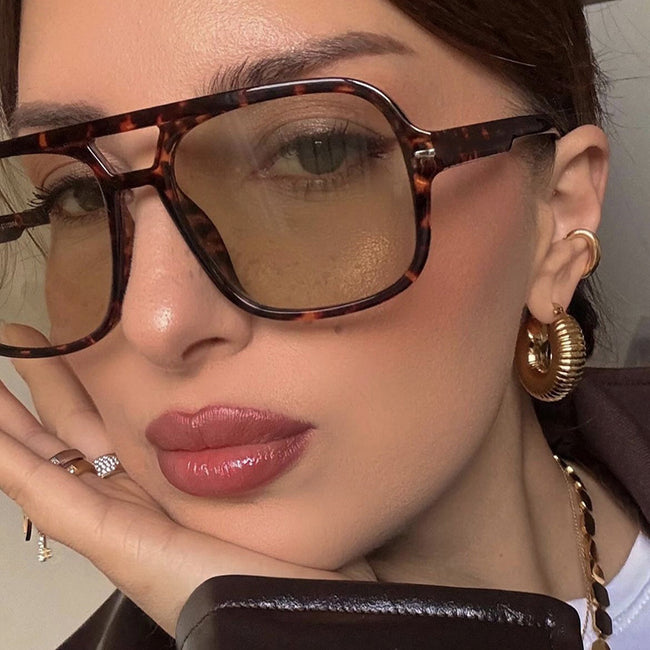 Simple Fashionable Sunglasses Women Main Image